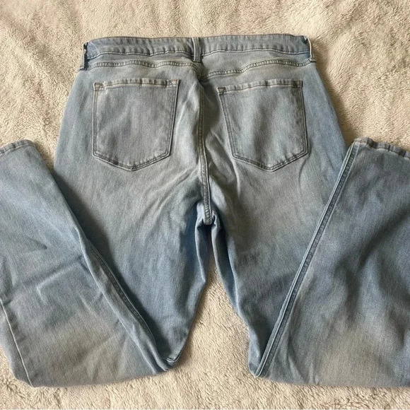 Old Navy Hi-rise WOW Straight Jeans - Picture 3 of 3